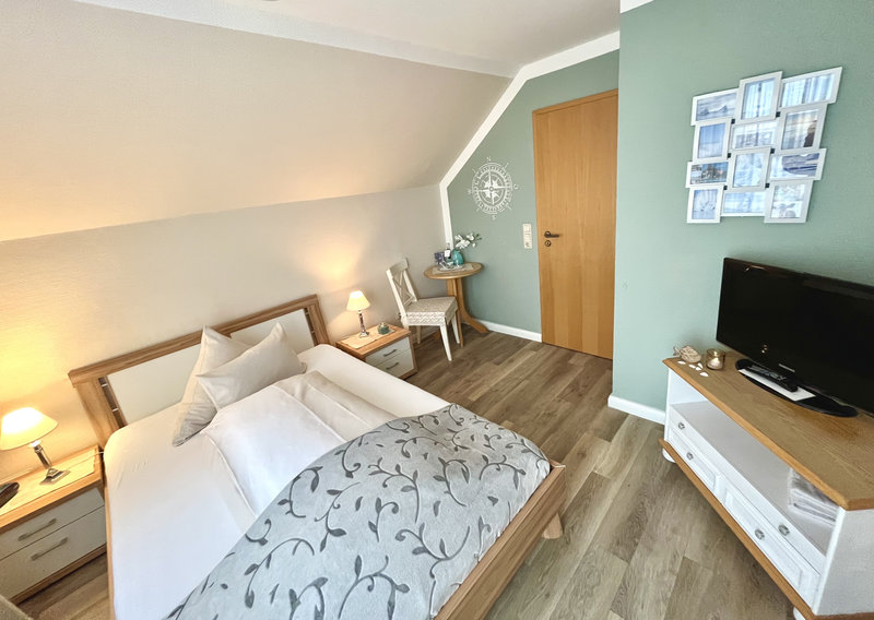 Zimmer 15 | Einzelzimmer im Haupthaus – 2. Etage (über Treppe) mit Balkon
